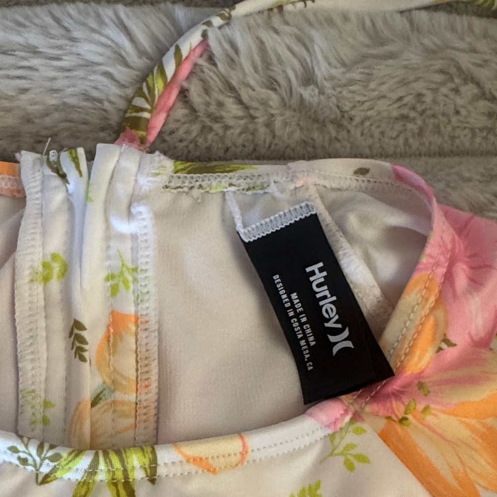 Hurley Floral Long Sleeve Rash guard ! Pink, Yellow, Green suit . - Picture 3 of 6